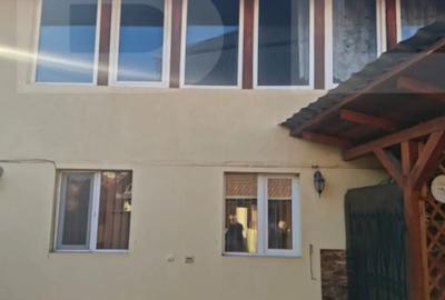 Casă cu 4 camere cu Teren 264 Mp în Central - 1