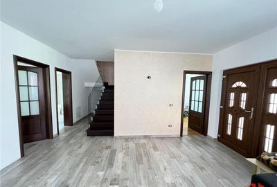 Vila P 1 de in zona Laminoru SUD - 10