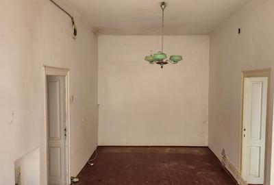 Casă individuală cu 3 camere cu Canalizare în Brătianu - 11