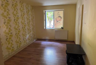 2 cam, parter, cu balcon, 50 mp, fara imbunatatiri, str. Unirii - 10