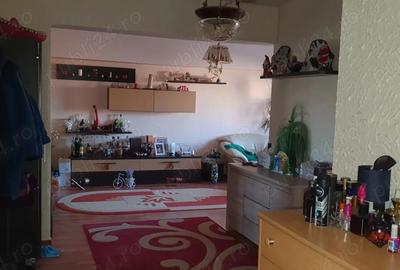 Inchiriez, Vand apartament central 3 camere decomandate, complet mobilat ?i utilat, AC, CT. - 2