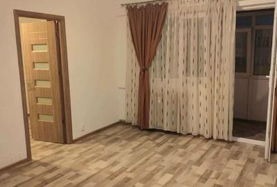 Apartament cu 2 camere semidecomandat în Craiovița Nouă
