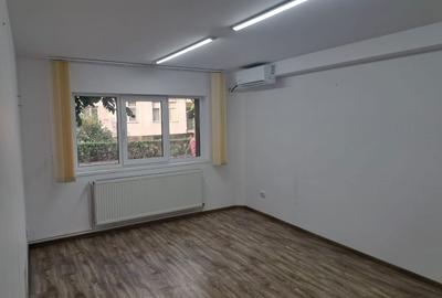 Spațiu comercial, de 18 mp, în Central - 4