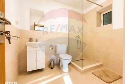 Casă cu 9 camere cu Teren 472 Mp în CFR - 6