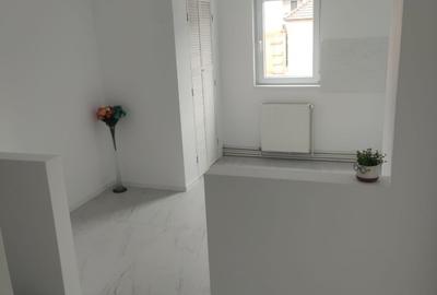 Apartament 3 camere dec, Timisoara, zona Simion Barnutiu, et 2/4 - 3
