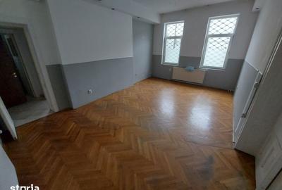 Casă cu 10 camere decomandat cu Teren 387 Mp în Basarabia - 3