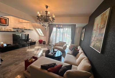 Apartament cu 5 camere decomandat în Kiseleff