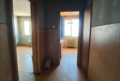 Titan, Piata 1 Decembrie 1918, str. Ciucea - 2