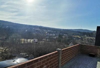 Casă cu 3 camere în Bucium - 1