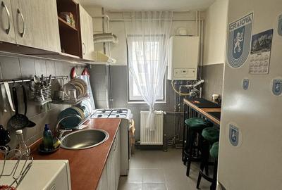 Apartament cu 3 camere semidecomandat în Rovine
