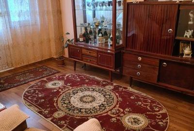 Apartament cu 3 camere decomandat în Viziru 3