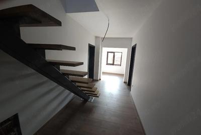 Casă cu 4 camere cu Teren 1100 Mp în Central - 5