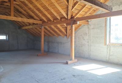 Casă cu 9 camere cu Teren 375 Mp în Titan - 13