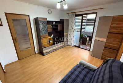Apartament cu 3 camere semidecomandat, mobilat în Podu Roș