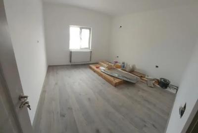 Casă cu 5 camere cu Teren 400 Mp în Central