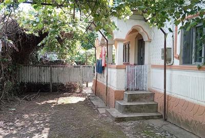Casă cu 3 camere cu Teren 4000 Mp în Racovița