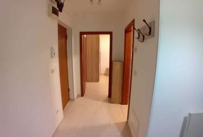 Garsonieră decomandată în Intim