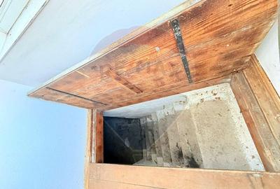 Casă de vanzare cu curte | 4 camere | Zona Gorjului | Teren generos - 16