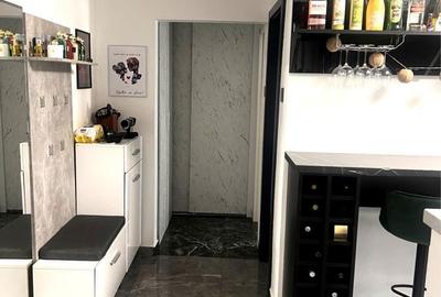 Apartament cu 3 camere semidecomandat în Soarelui - 2