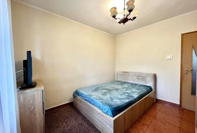 Apartament cu 3 camere semidecomandat, mobilat în Spitalul Județean