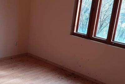 Casă cu 4 camere în Vâlcănești - 1