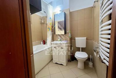 Apartament cu 3 camere semidecomandat, mobilat în Dacia
