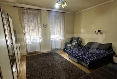 Casa de vanzare 4 camere, 120 mp, Zona Piata Mare - 1