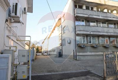 Spațiu comercial, de 200 mp, în Central - 4