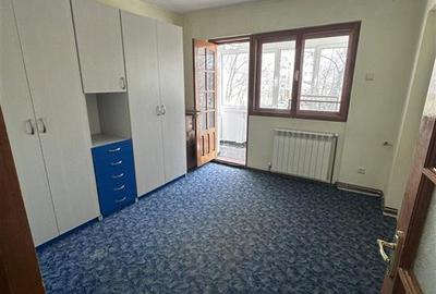 Apartament cu 3 camere semidecomandat în Podu Roș - 3