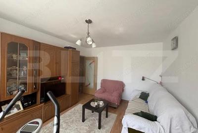 Apartament cu 3 camere semidecomandat, mobilat în Micro 11 - 1
