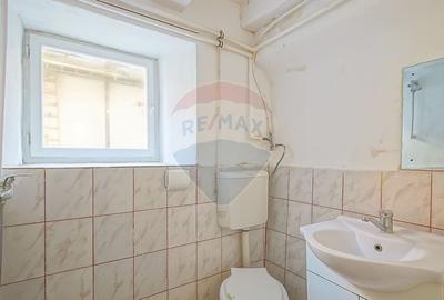 Casă cu 7 camere cu Canalizare în Centrul Civic - 30