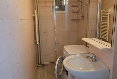 Apartament cu 3 camere semidecomandat în Circumvalațiunii