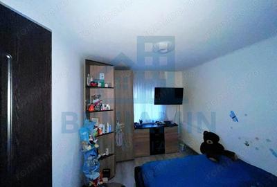 Apartament cu 2 camere decomandat în Rovine