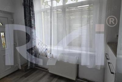 Casă cu 3 camere cu Canalizare în Central