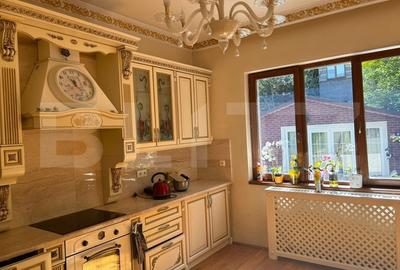 Casă individuală cu 7 camere în Central