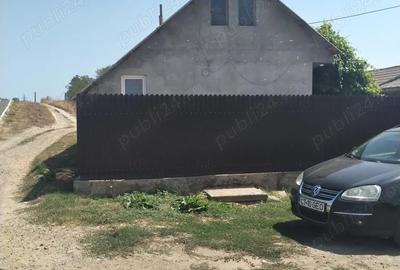 Casă cu Teren 700 Mp în Lumina