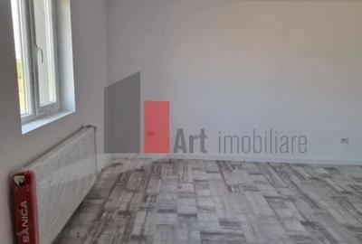 Casă cu 5 camere cu Canalizare în Central - 2