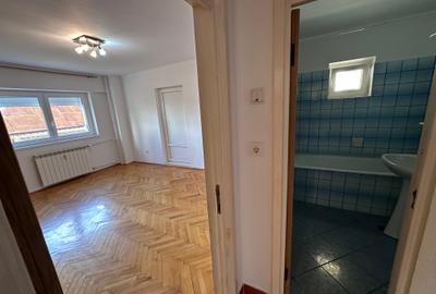 Birou sau rezidențial. 3 camere.75 mp.din 1991 Birou sau rezidențial. 3 camere.75 mp.din 1991 - 4