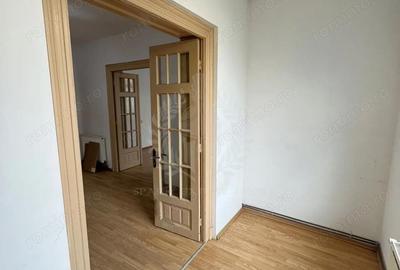 Casă cu Teren 420 Mp în Central - 2