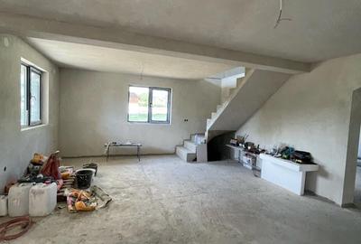 Casă cu Teren 800 Mp în Coada Malului - 1