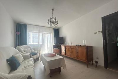 Apartament 3 camere, 2 bai, decomandat, spatios, insorit, zona Garii - 1