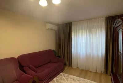 Apartament cu 3 camere decomandat în Craiovița Nouă