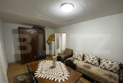 Apartament 4 camere, in suprafata de 74 mp, decomandat, zona - 6