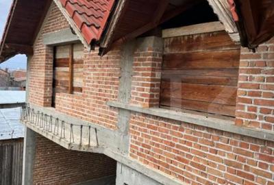 Casă cu 7 camere cu Teren 1400 Mp în Central - 6