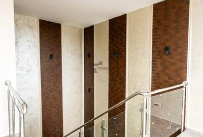 Spațiu comercial, de 1,078 mp, în Central - 9