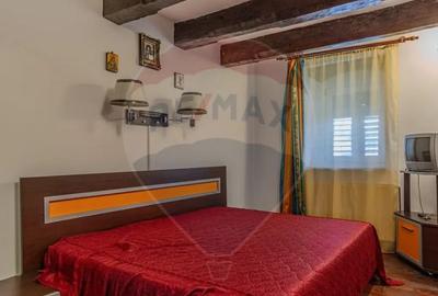 Casă cu 4 camere cu Teren 5576 Mp în Bunești - 6