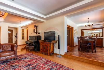 Casă cu 5 camere cu Piscina în Corbeanca