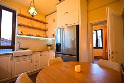 FILM!Eleganta si confort, in cetatea istorica a Brasovului, vedere spre Tampa Br - 16