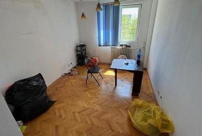 OBOR - Str. Masina de Paine, Apartament cu 3 camere semidecomandat - 68 mp - 3