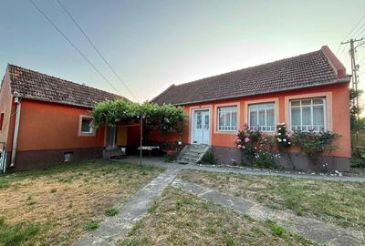 Casă cu 4 camere în Central